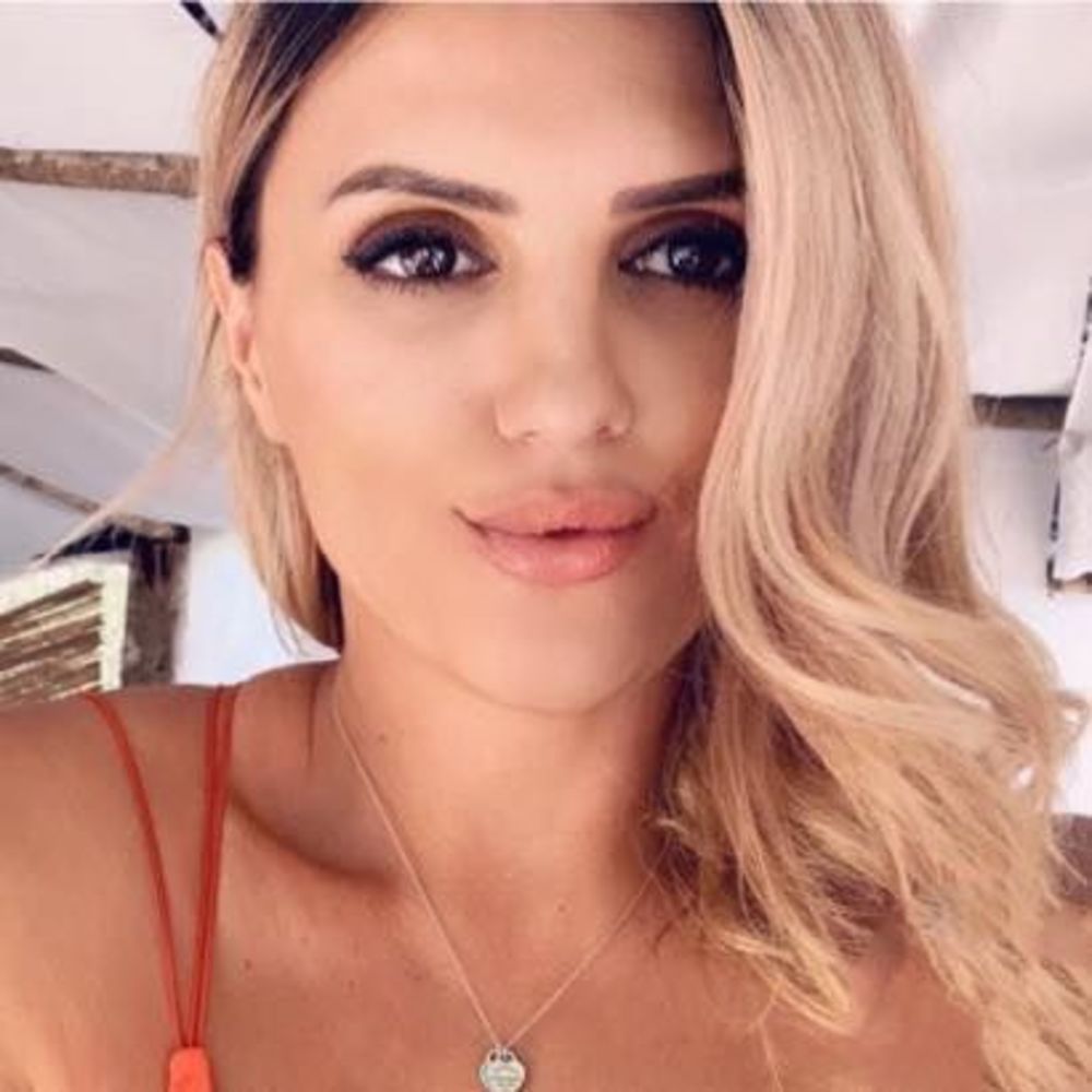 Meet your Posher, Val